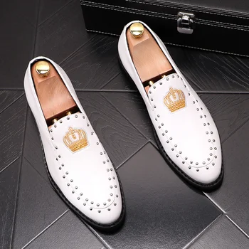 Nove Muške cipele s oštrim vrhom Trendy Cipele grašak u korejskom stilu sa zakovicama Muške Cipele Vjenčanje gospodo лоферы cipele luksuzni