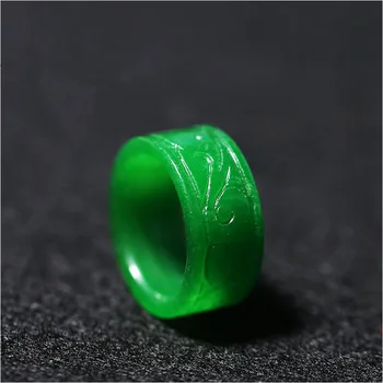 Mianmar jades zelena monarh povući, da je pun boja suhe zeleni žad neprerađenih jades urezana prsten za muškarce i žene